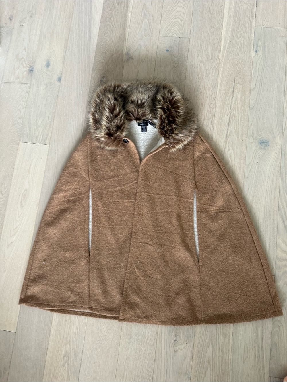 Woman’s Brown Faux Fur Collar Cape Coat